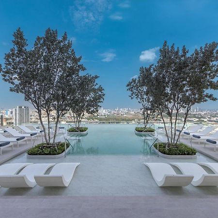 בנגקוק Eastin Grand Hotel Phayathai מראה חיצוני תמונה The rooftop pool at the hotel