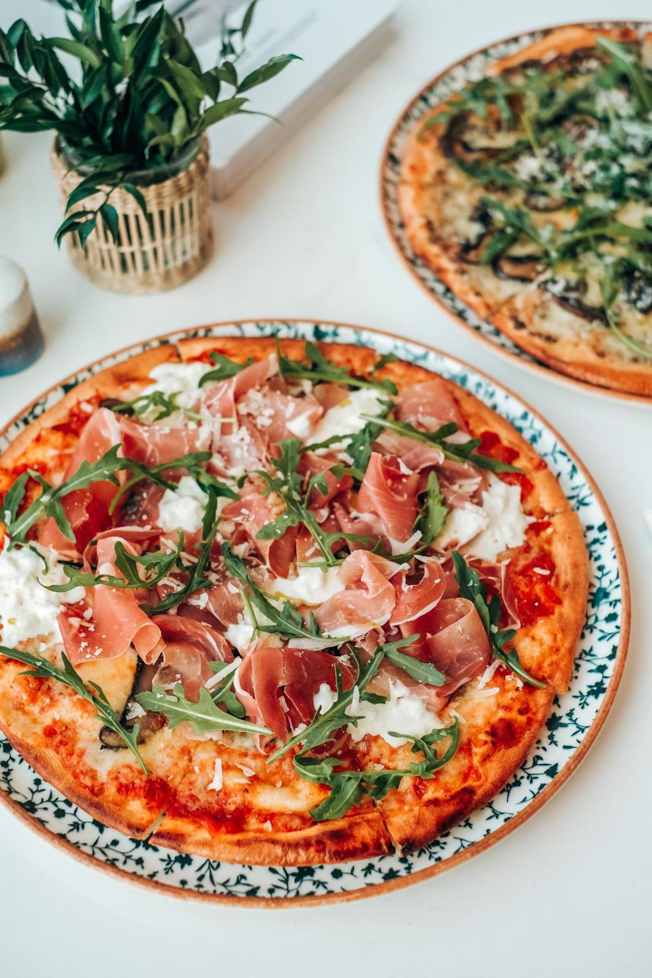 בנגקוק Eastin Grand Hotel Phayathai מראה חיצוני תמונה Pizza with prosciutto