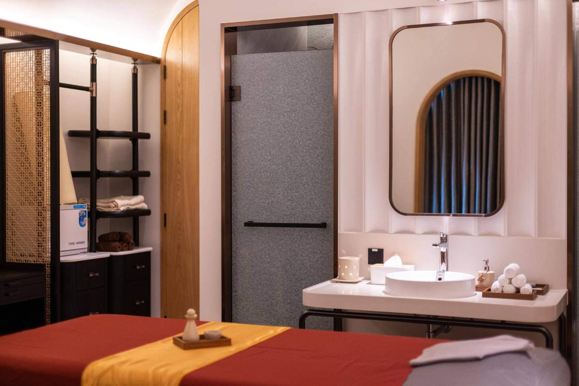בנגקוק Eastin Grand Hotel Phayathai מראה חיצוני תמונה A bathroom in a suite
