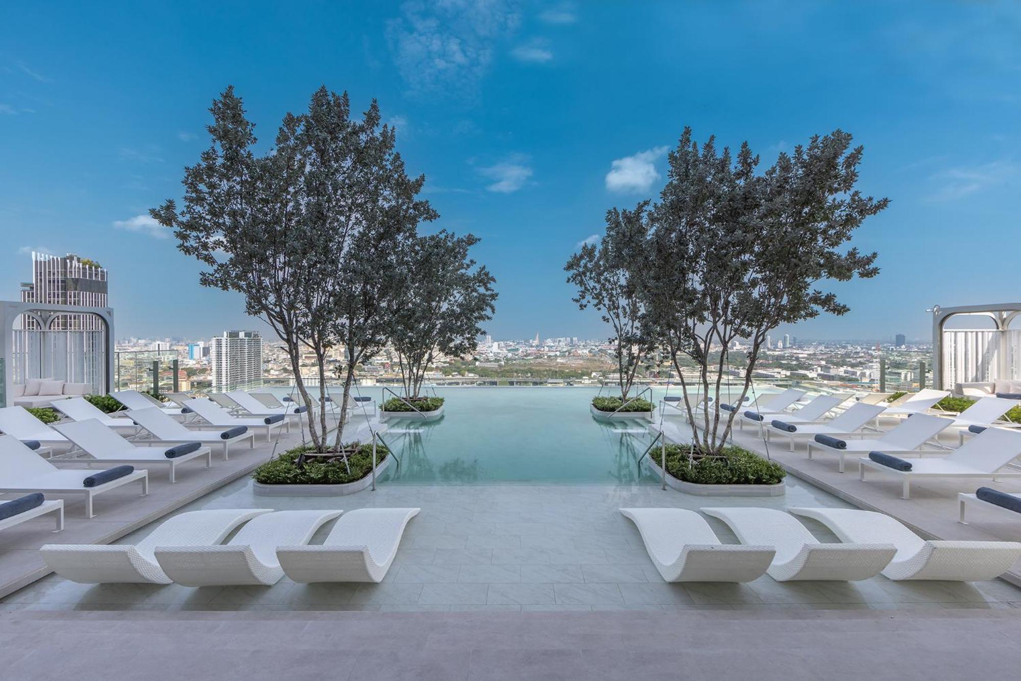 בנגקוק Eastin Grand Hotel Phayathai מראה חיצוני תמונה The rooftop pool at the hotel