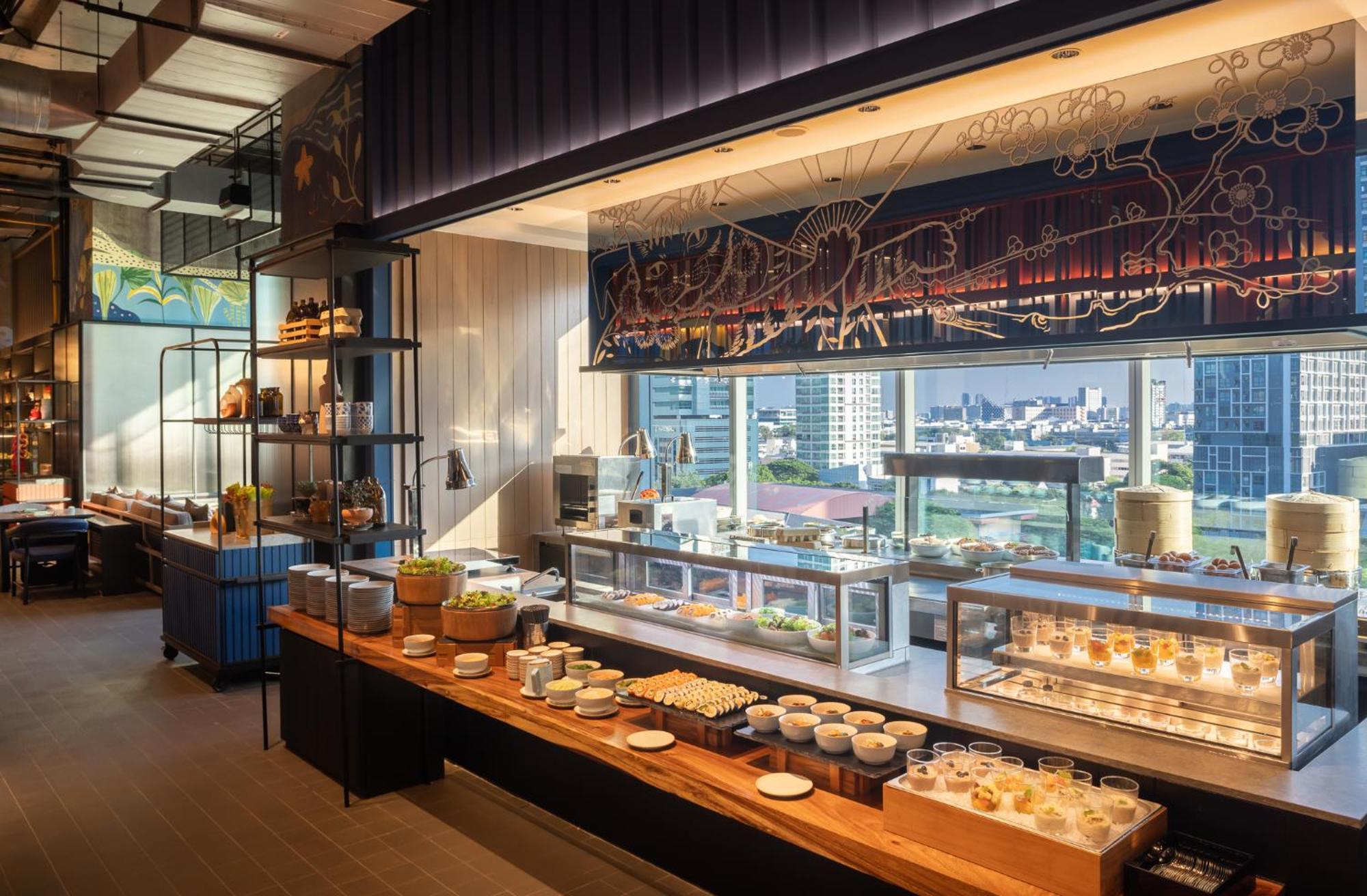 בנגקוק Eastin Grand Hotel Phayathai מראה חיצוני תמונה The buffet at the 360° Restaurant