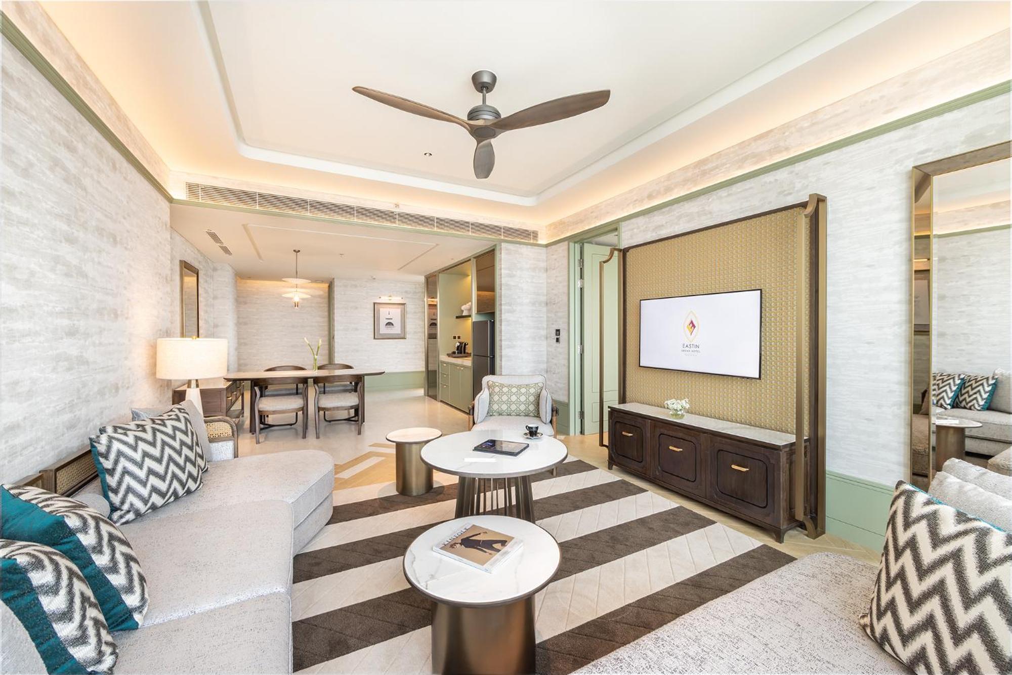 בנגקוק Eastin Grand Hotel Phayathai מראה חיצוני תמונה Living room of a two-bedroom suite